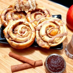 CINNAPOM'ROLLS AU CARAMEL DE DATTES